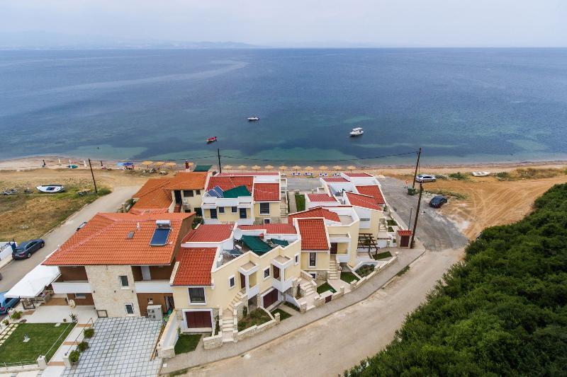 Elpiniki Luxury Apartments Nea Poteidaia Luaran gambar